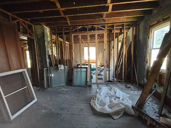 5th image of 412 E Dixon St