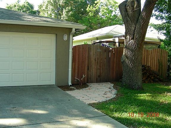 Entry to Side Garden-Rear