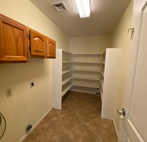 8126 W Dreyfus Dr — Photo 2