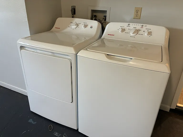 2130 W Silver Hill Ln — Photo 12