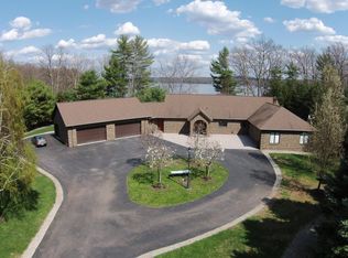 25 Boulder Point Rd, Lakeville, PA 18438