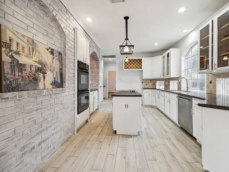 2715 Oakland Dr — Photo 9