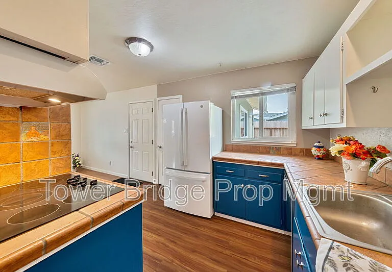 1317 School St — Photo 10