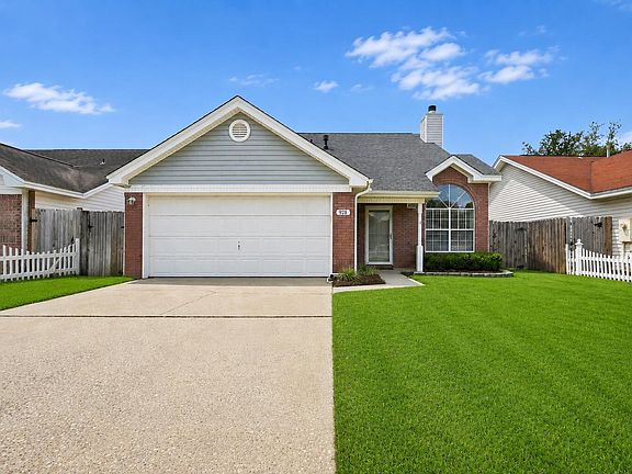 2nd image of 928 Village Ln