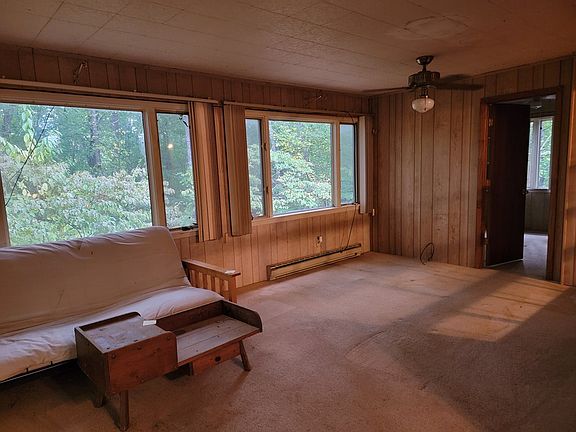 2nd image of 226 Glass Shanty Cir