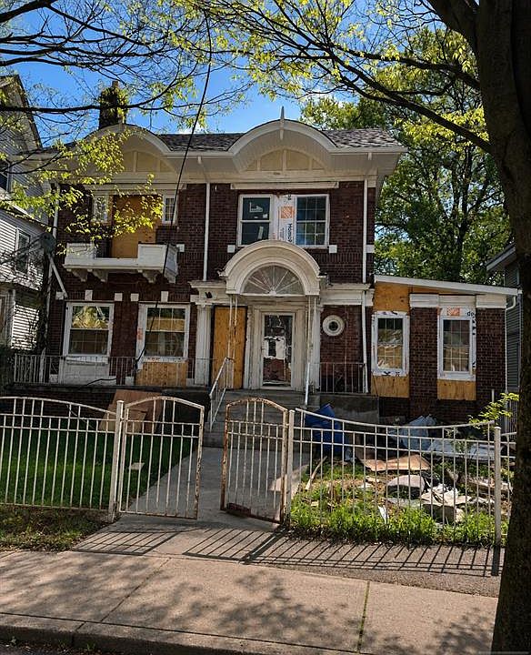 1st image of 860-862 S 13th St