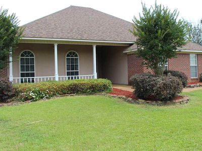 210 Charlene Dr, Byram, MS, 39272