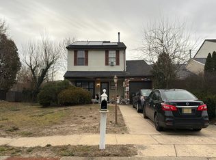 8 Hathaway Dr, Sicklerville, NJ 08081