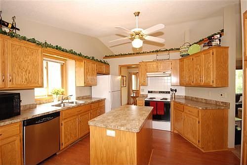 2nd image of 4305 Niagara Ln N