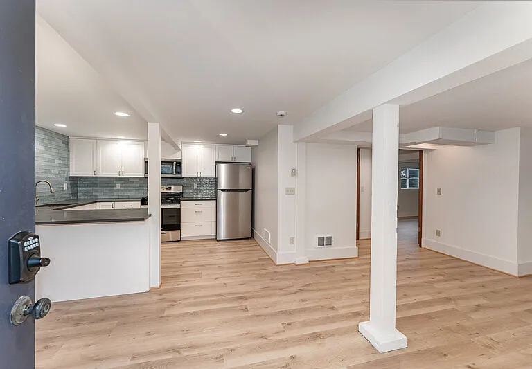 5523 Woodlawn Ave N — Photo 7