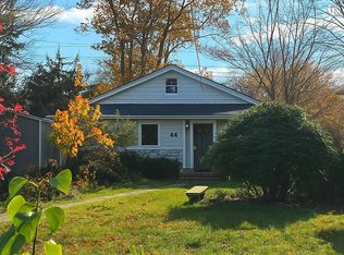 44 Courtney Rd, Dartmouth, NS B3A 4B8