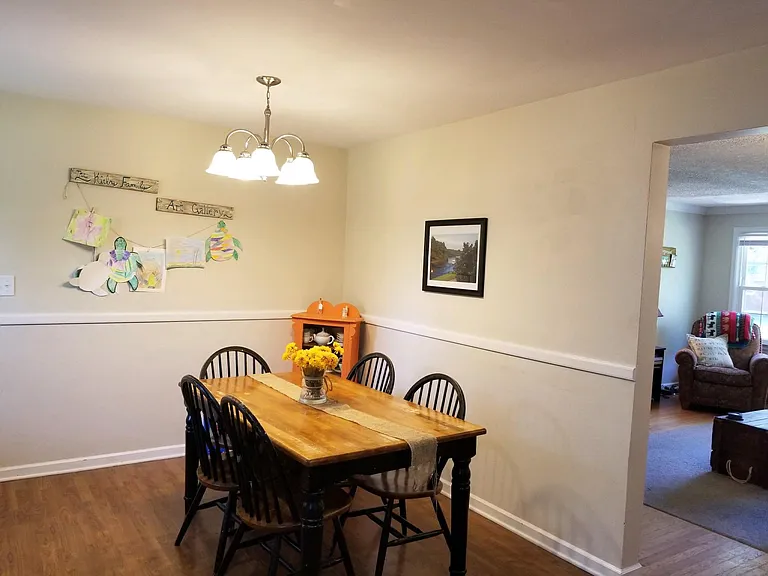 Eat in kitchen