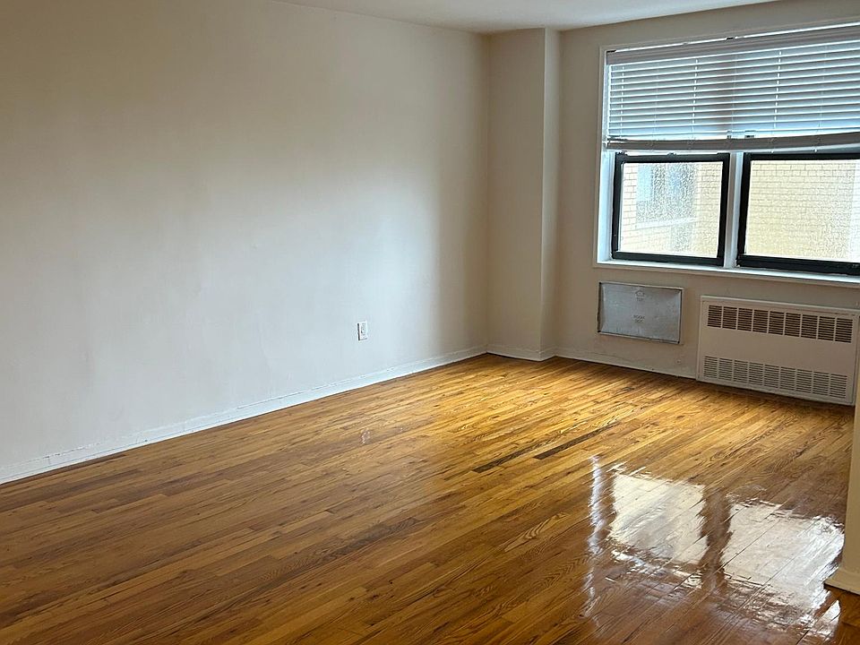 1st image of 10 Monroe Blvd APT 5