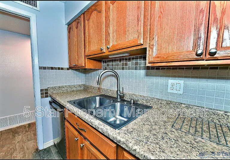 10117 Mercedes St — Photo 18