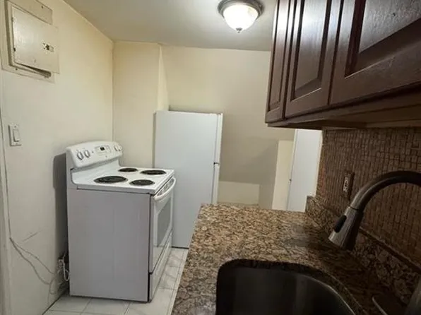 102-20 Remington Street image 6 of 7