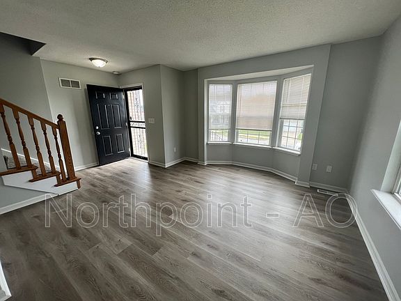 4th image of 4210 Woodland Ave