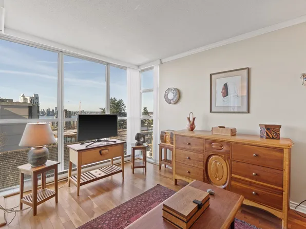 567 Lonsdale Ave #602, North Vancouver, BC V7M 2G6