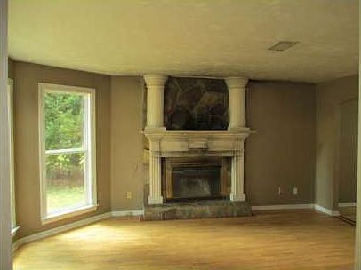 2nd image of 1019 Country Oaks Ct