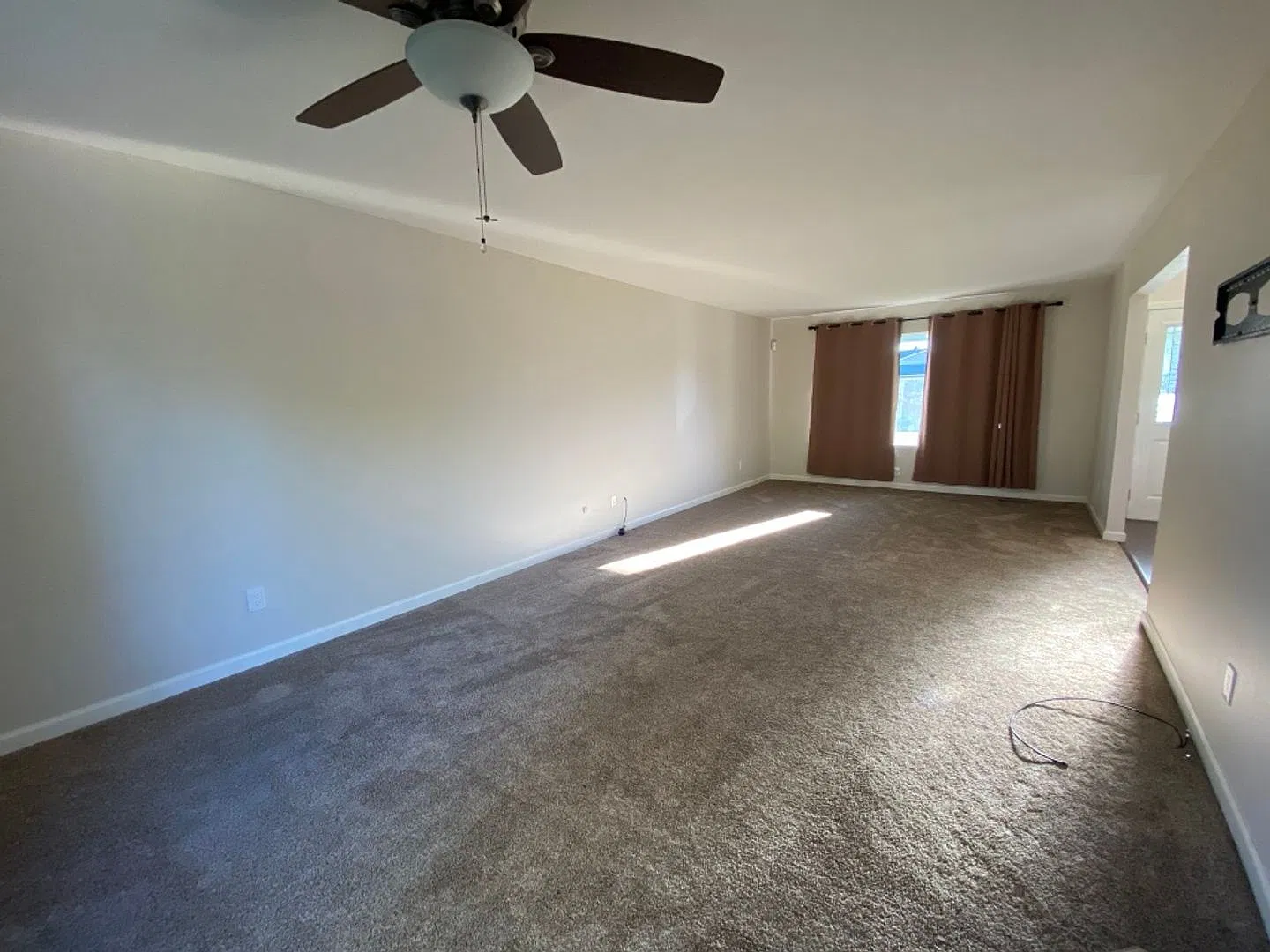 Beautiful Large Home in Quiet Sparks Neighborhood — Photo 3