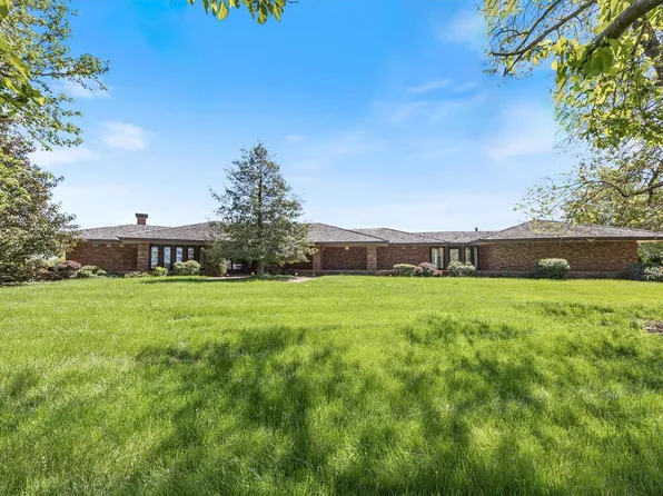 2064 Old Trenton Rd, Highland, IL 62249