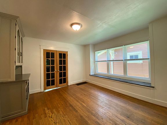 4th image of 605 E University St