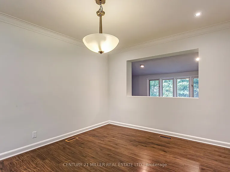 91 Ennisclare Dr E — Photo 6