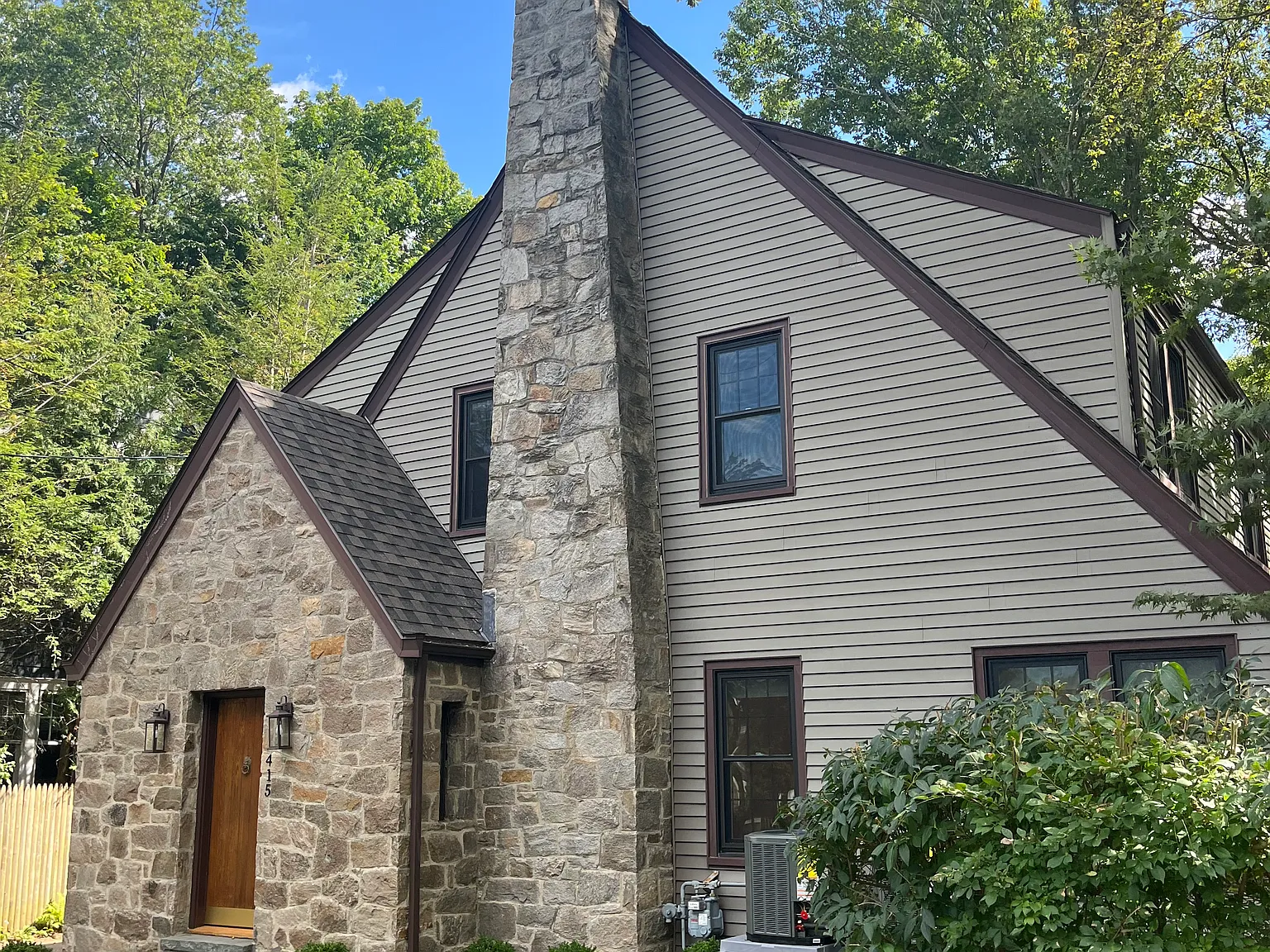 3 bed, 2000 sqft, $7,700 — Photo 1