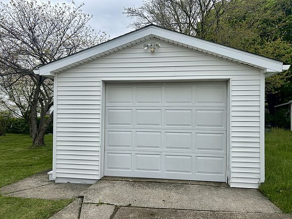 2nd image of 2407 Greengarden Rd