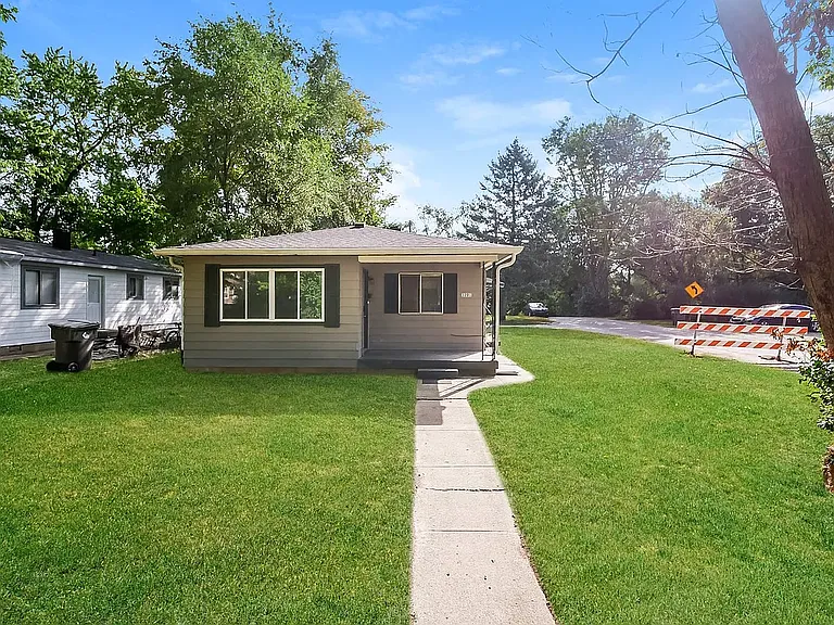 3135 Ralston Ave — Photo 3