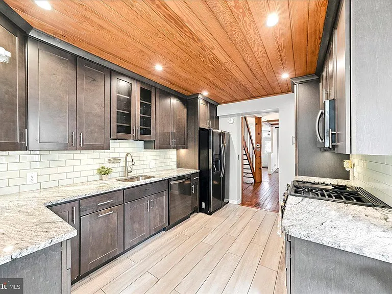 122 E Miner St — Photo 9