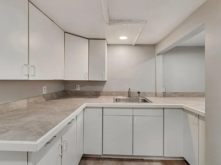 636 N Main St #B — Photo 8