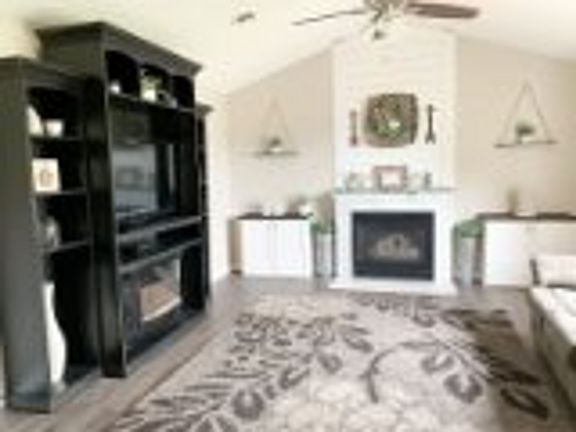 5th image of 302 Palomino Ln