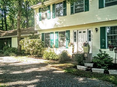 2 Manor Circle