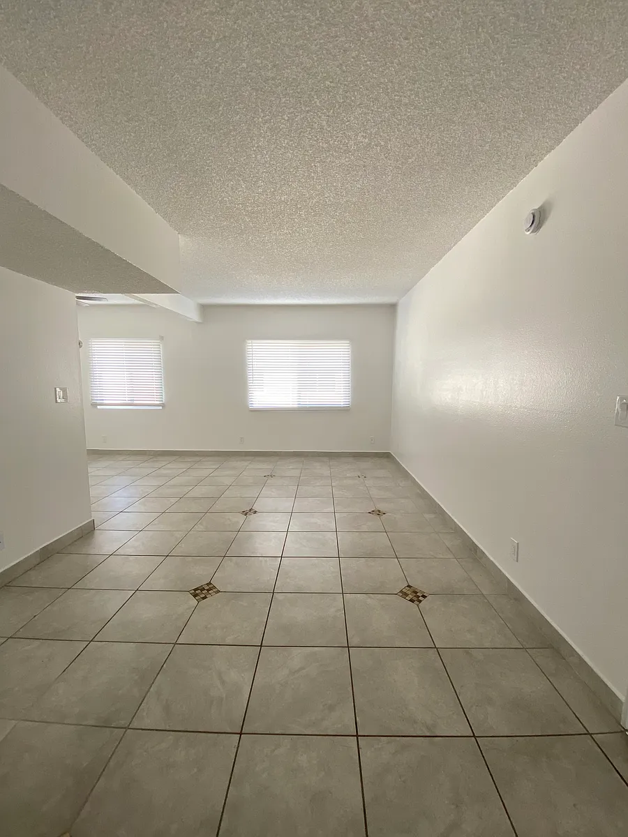 Building Photo - 13071 San Fernando Rd #2