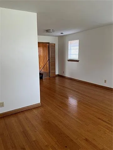 3 bed, 2.0 bath, 1583 sqft, $1,900 — Photo 3