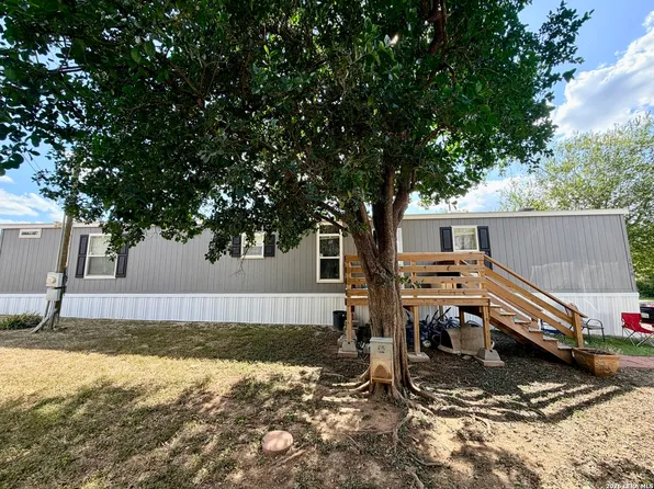 1510 Waltom Ave, Jourdanton, TX 78027