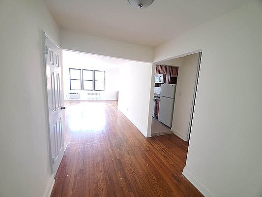 4th image of 315 Ocean Pkwy #5T