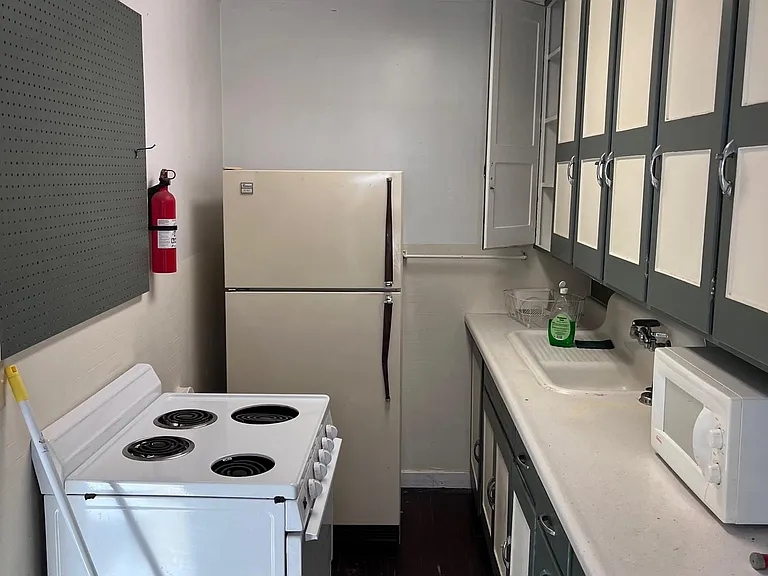 1054 Cedar St #2 — Photo 4