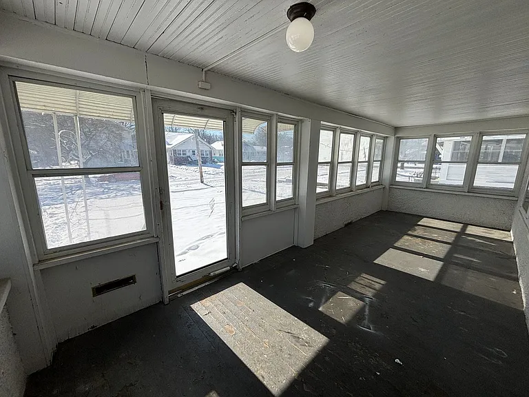 1410 Wilson Ave — Photo 33