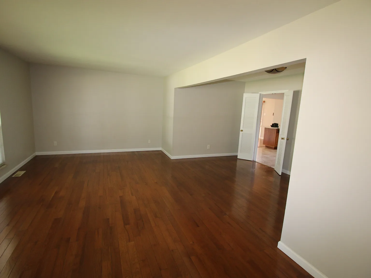 3 bed, 2011 sqft, $2,000 — Photo 4