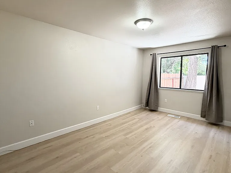 151 Francis Cir — Photo 8