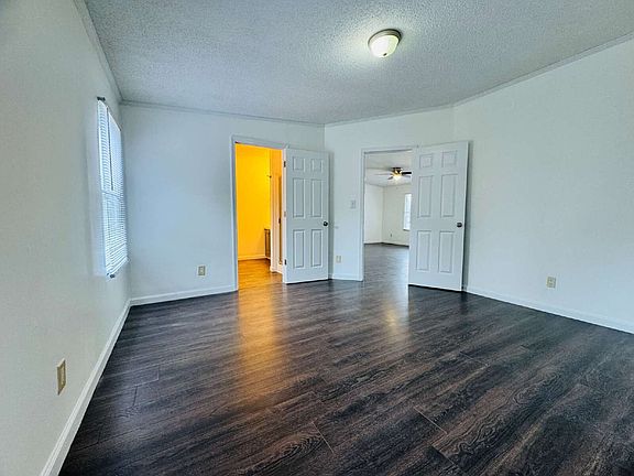 4th image of 61 Lexington Ln
