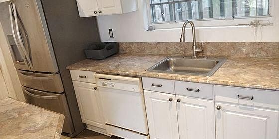 3rd image of 720 SE 12th St #2