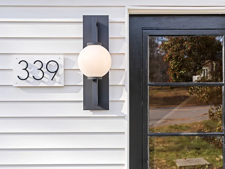 339 W Elm St — Photo 18