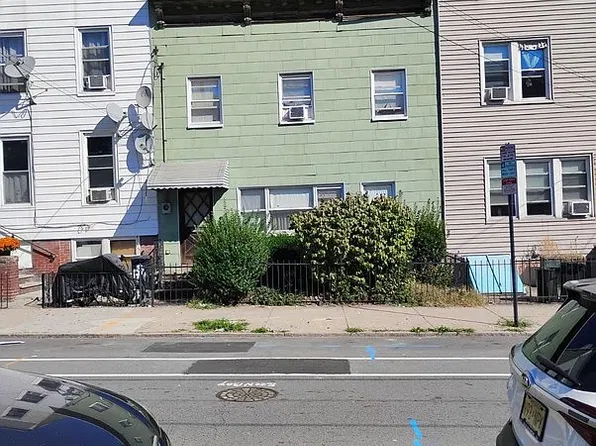 172 Griffith St, Jersey City, NJ 07307
