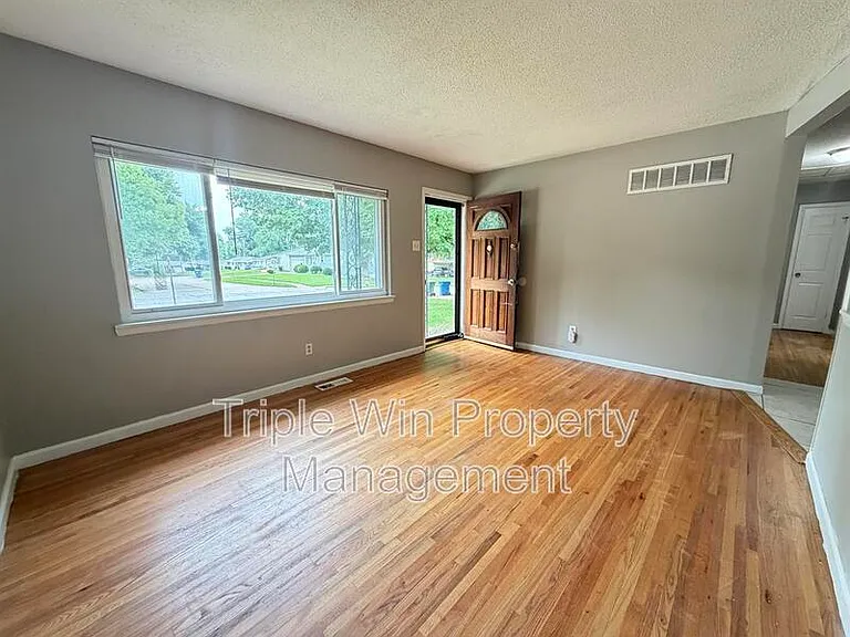 714 Undercliff Dr — Photo 6