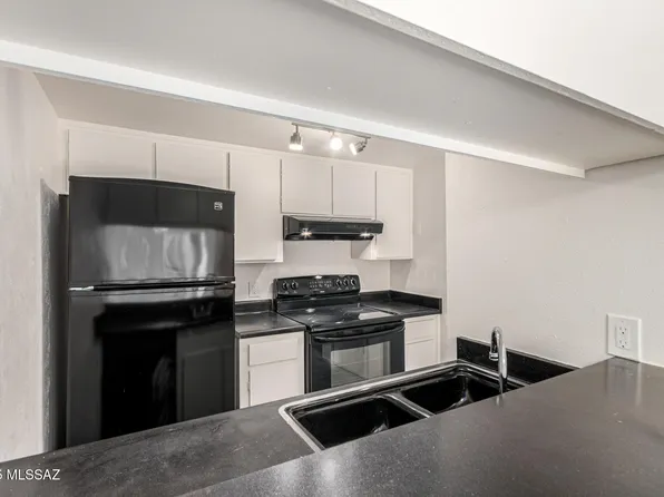 1600 N Wilmot Rd Unit 302, Tucson, AZ 85712