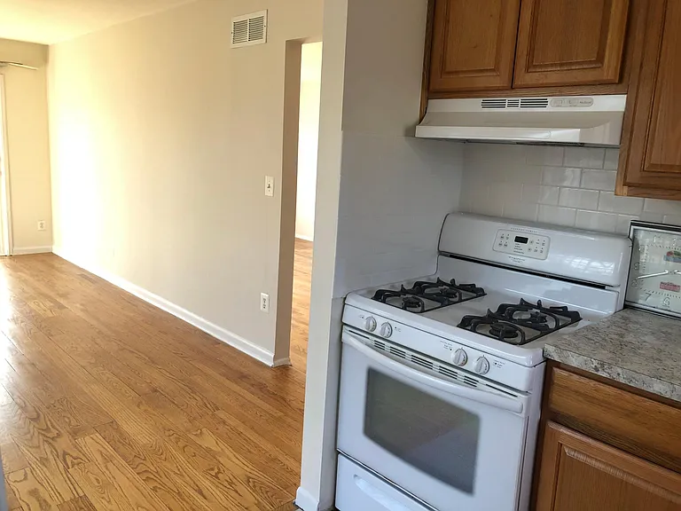 1301 W Lake Lansing Rd — Photo 8