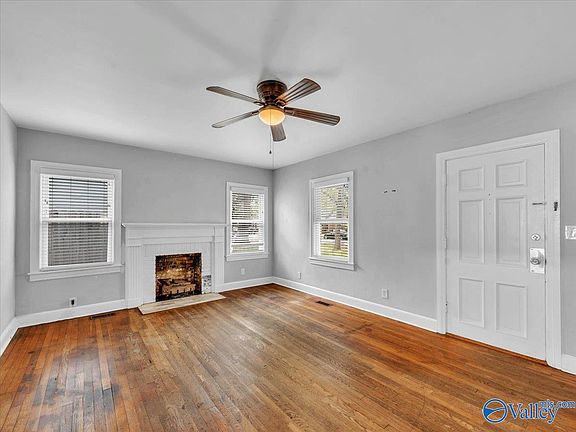 4th image of 908 8th Ave SE