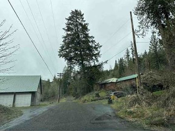 Exterior Neighborhood (street photo)